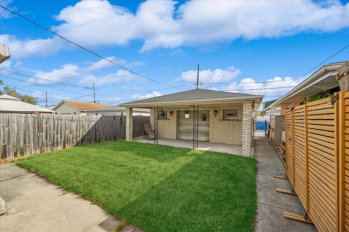 5621 S MOODY Avenue, Chicago, IL 60638