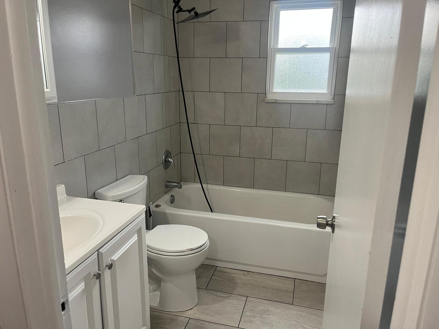 952 N Virginia Lane, Elmhurst, IL 60126