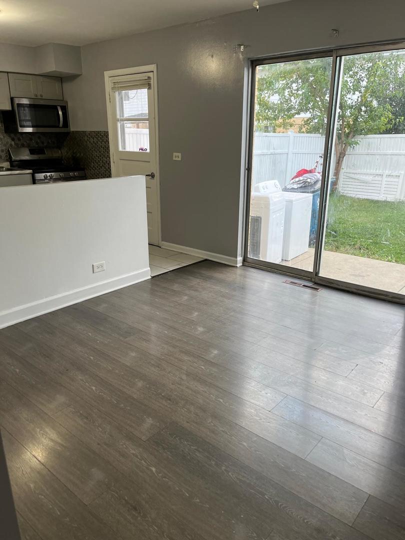 952 N Virginia Lane, Elmhurst, IL 60126