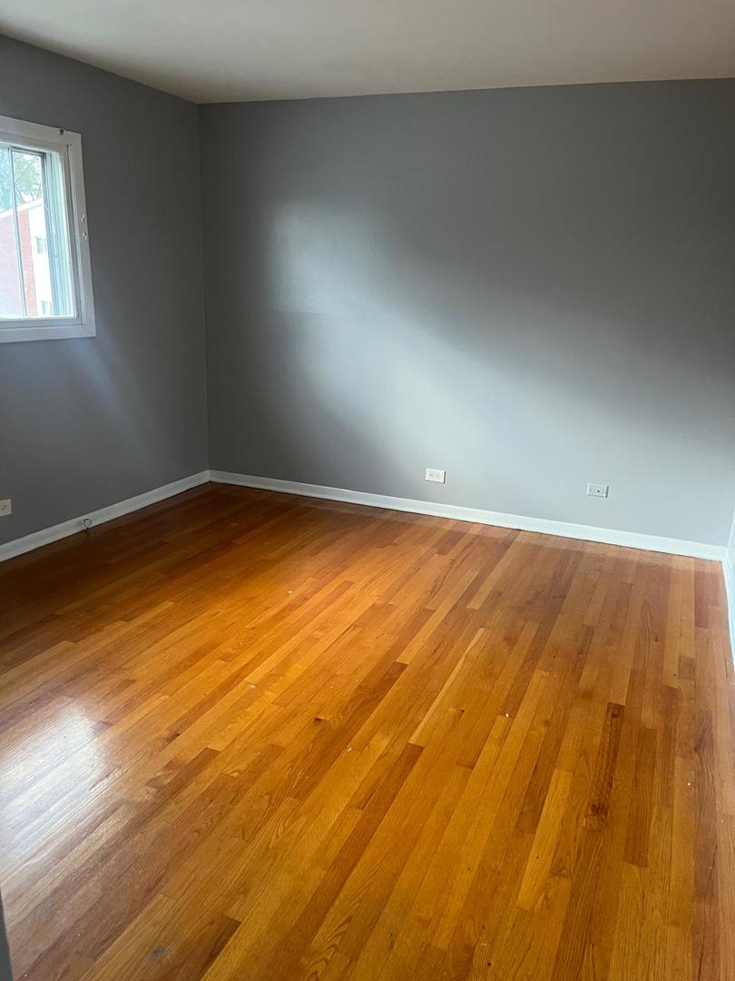 952 N Virginia Lane, Elmhurst, IL 60126