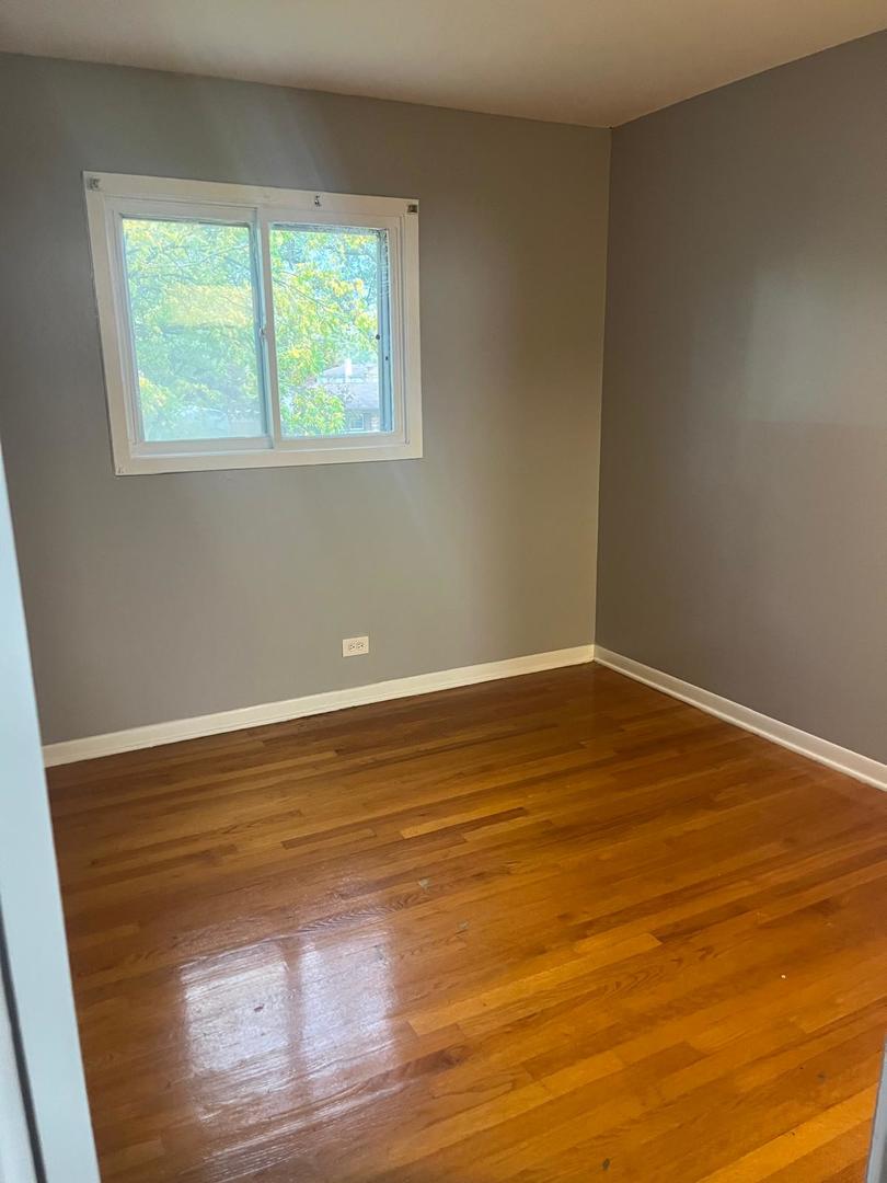 952 N Virginia Lane, Elmhurst, IL 60126