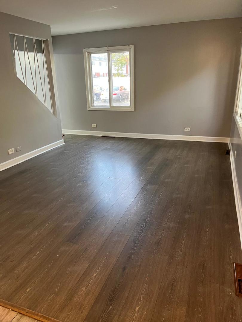 952 N Virginia Lane, Elmhurst, IL 60126