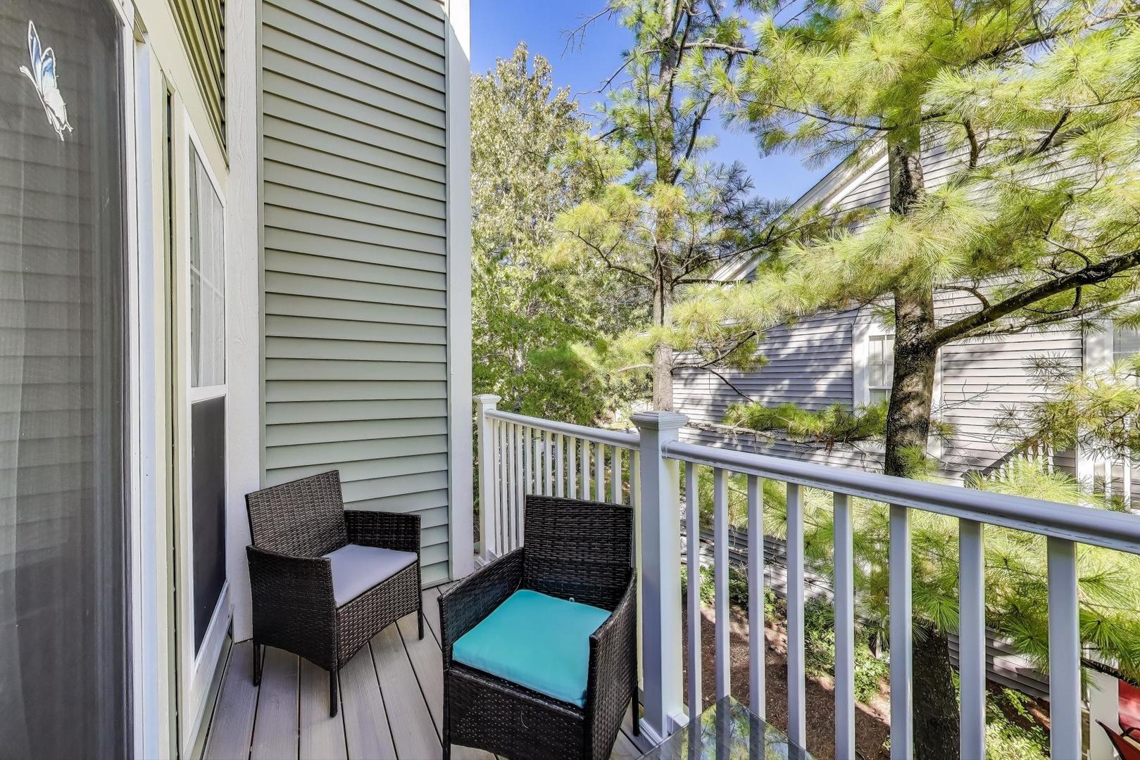 1057 Talbots Lane #A, Elk Grove Village, IL 60007