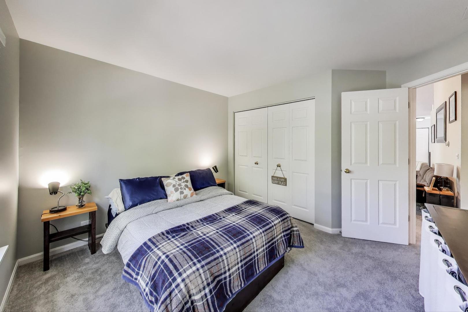 1057 Talbots Lane #A, Elk Grove Village, IL 60007