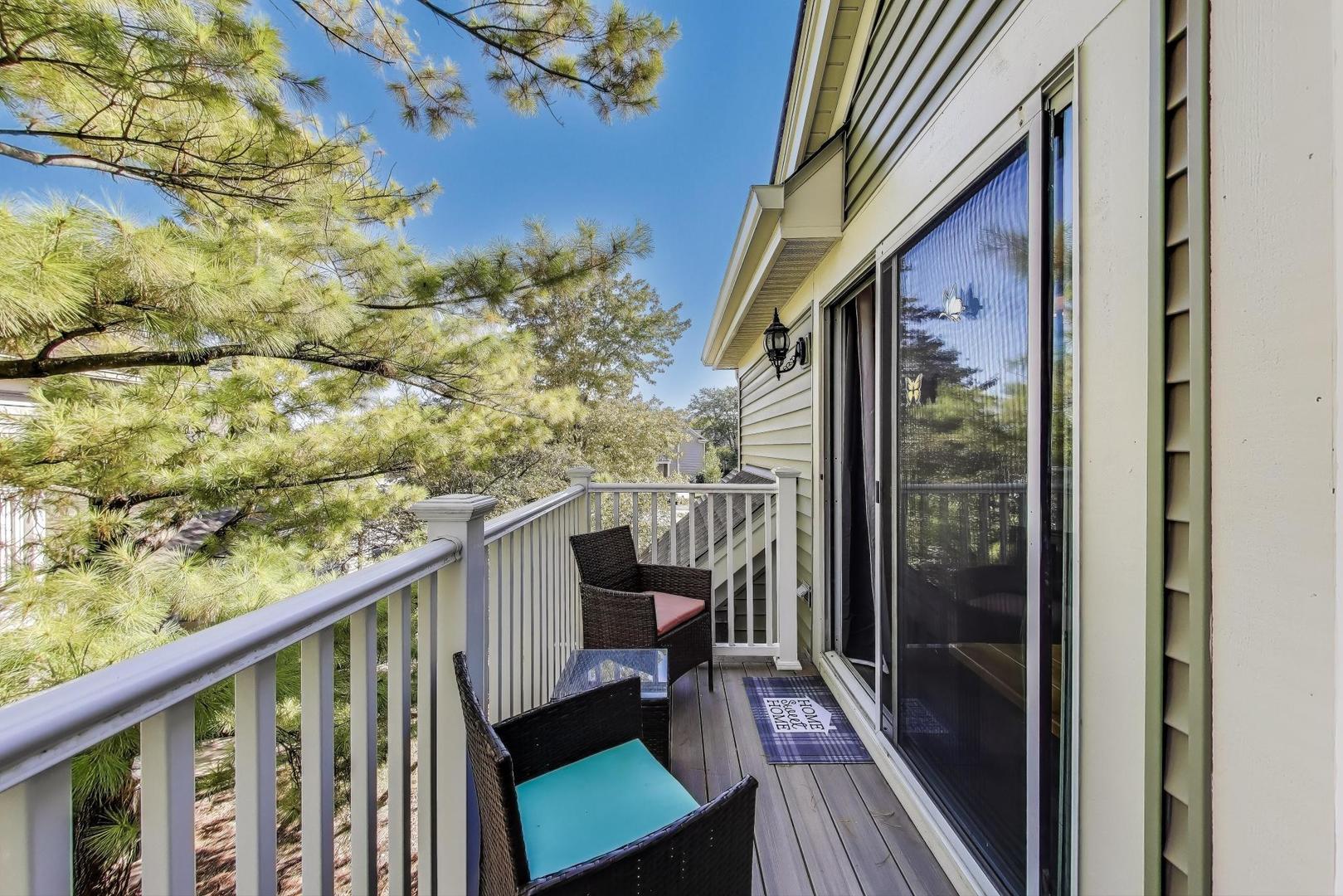 1057 Talbots Lane #A, Elk Grove Village, IL 60007