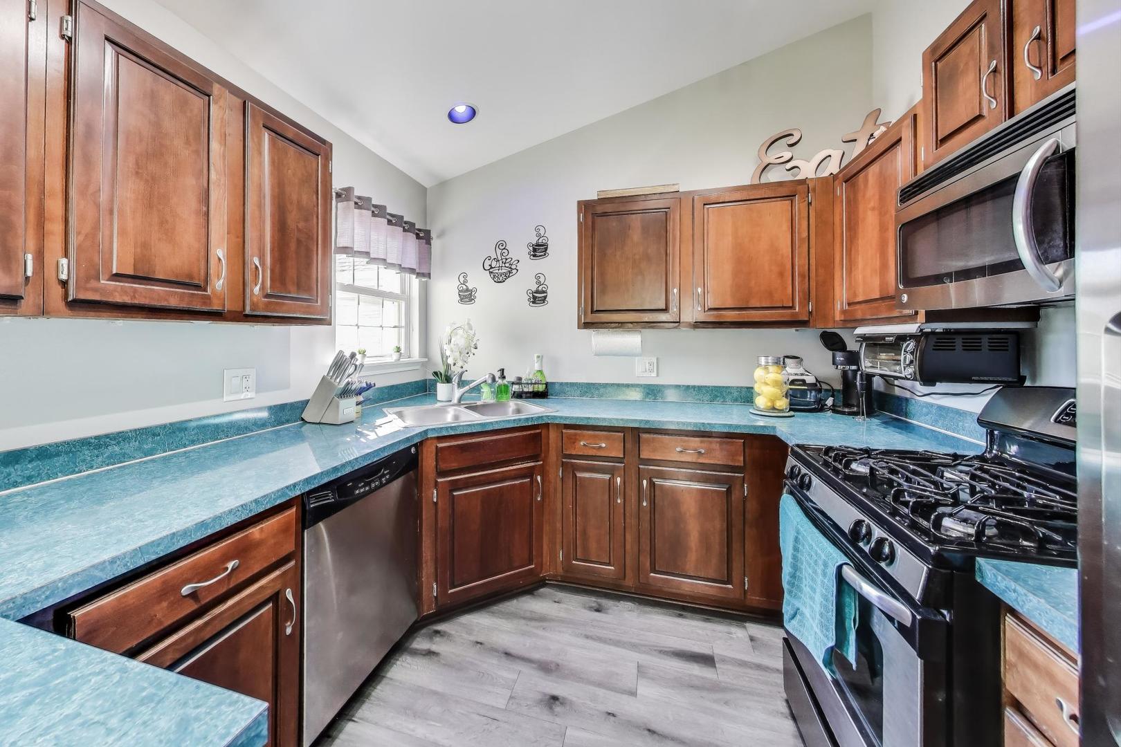 1057 Talbots Lane #A, Elk Grove Village, IL 60007