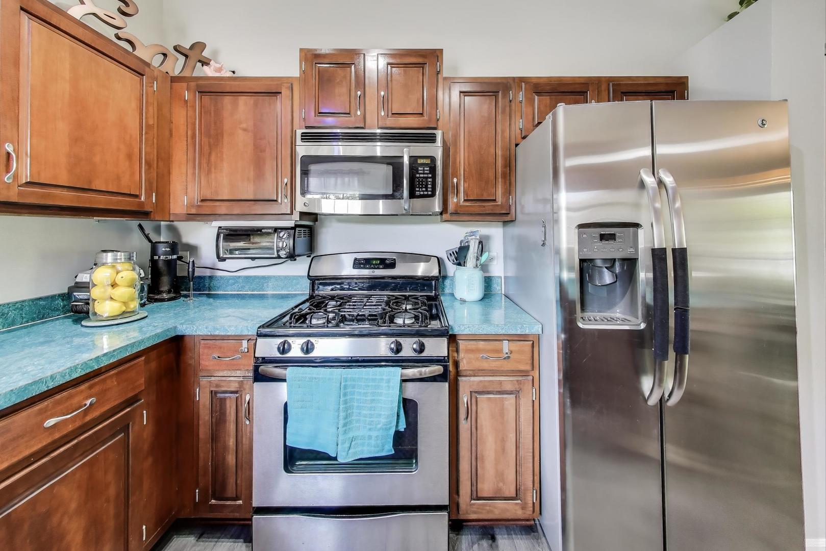 1057 Talbots Lane #A, Elk Grove Village, IL 60007