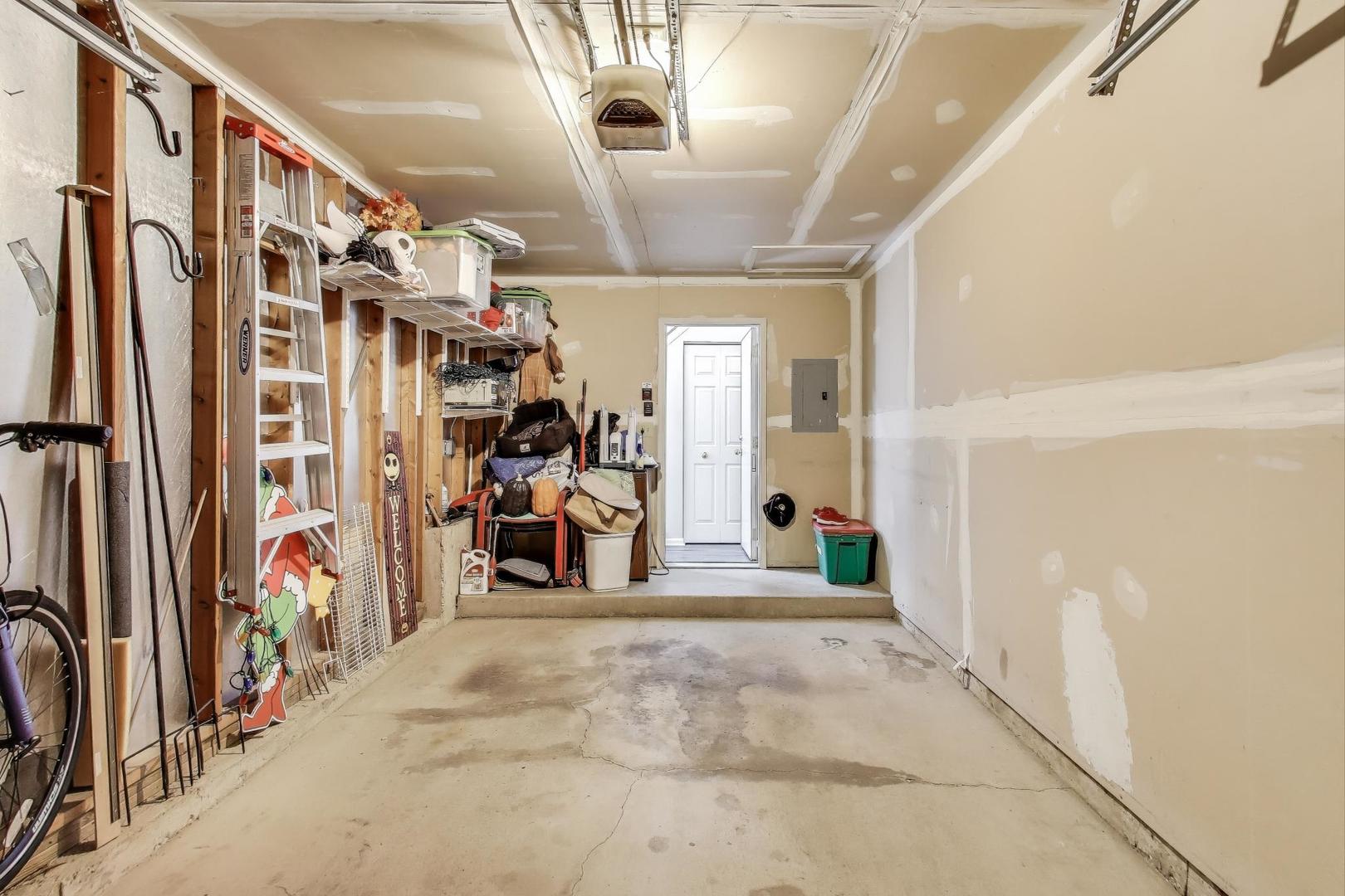 1057 Talbots Lane #A, Elk Grove Village, IL 60007