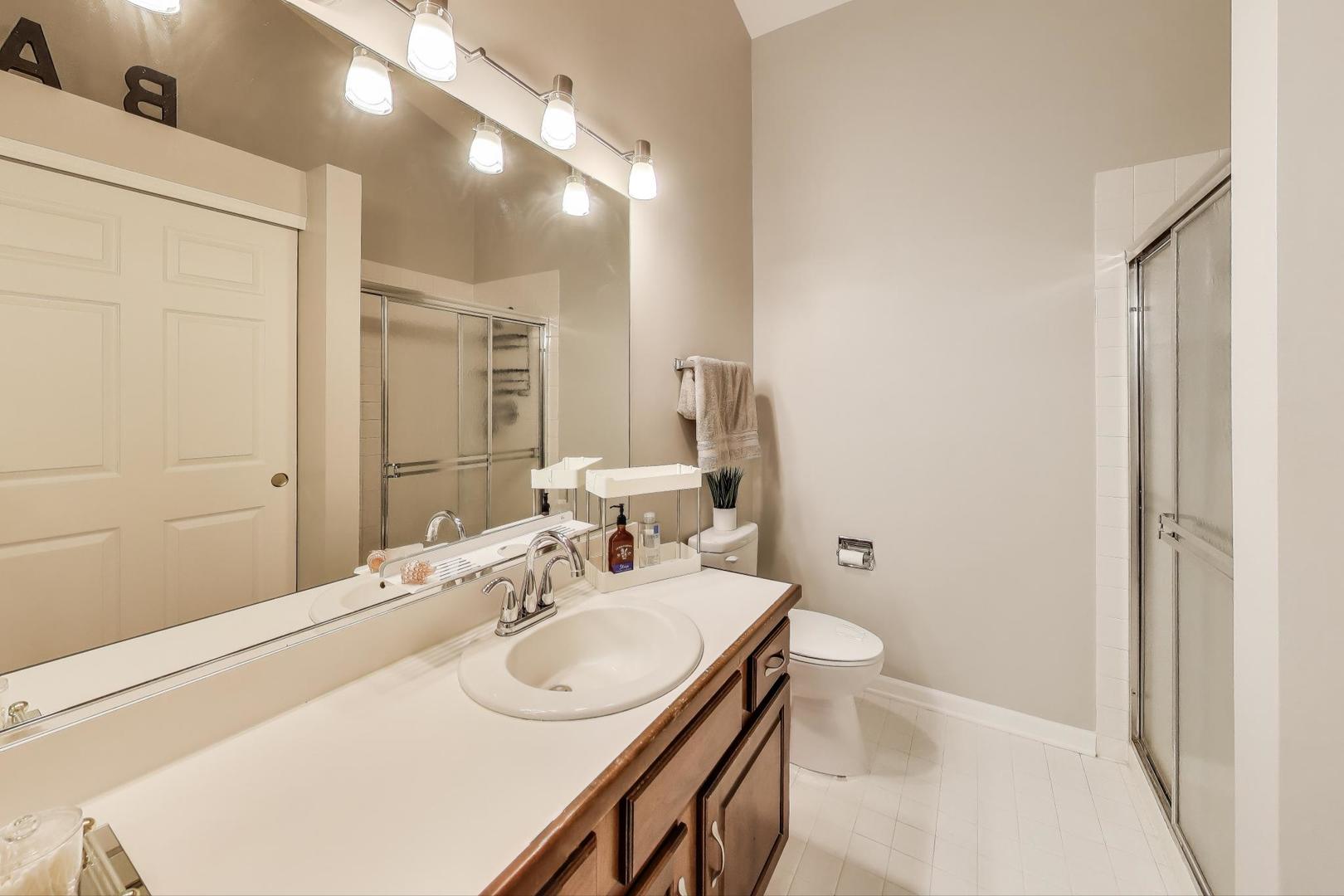 1057 Talbots Lane #A, Elk Grove Village, IL 60007