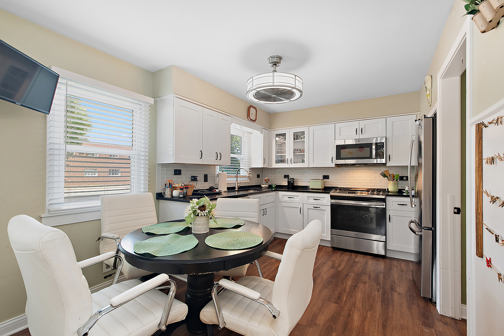 10825 Oxford Avenue, Chicago Ridge, IL 60415