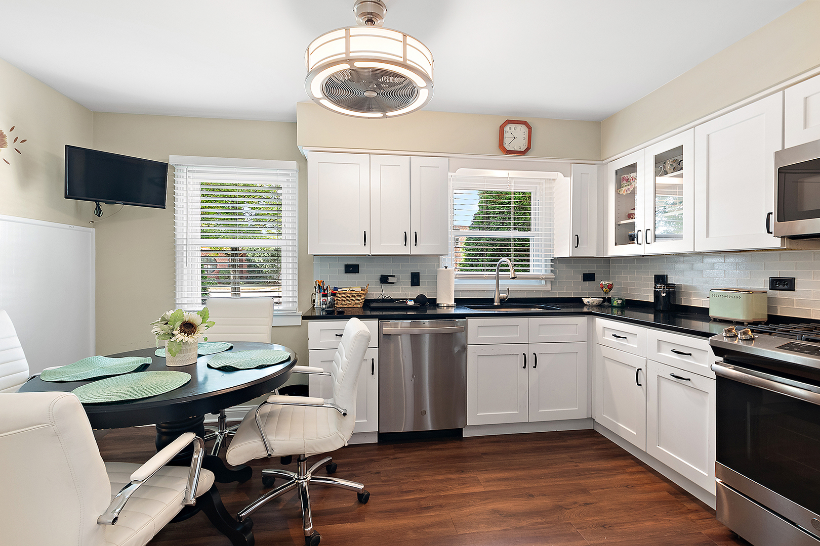 10825 Oxford Avenue, Chicago Ridge, IL 60415