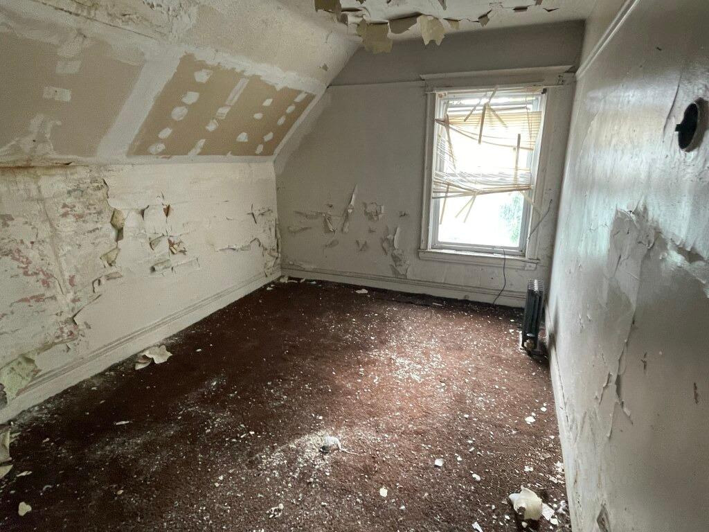 7327 S Kenwood Avenue, Chicago, IL 60619