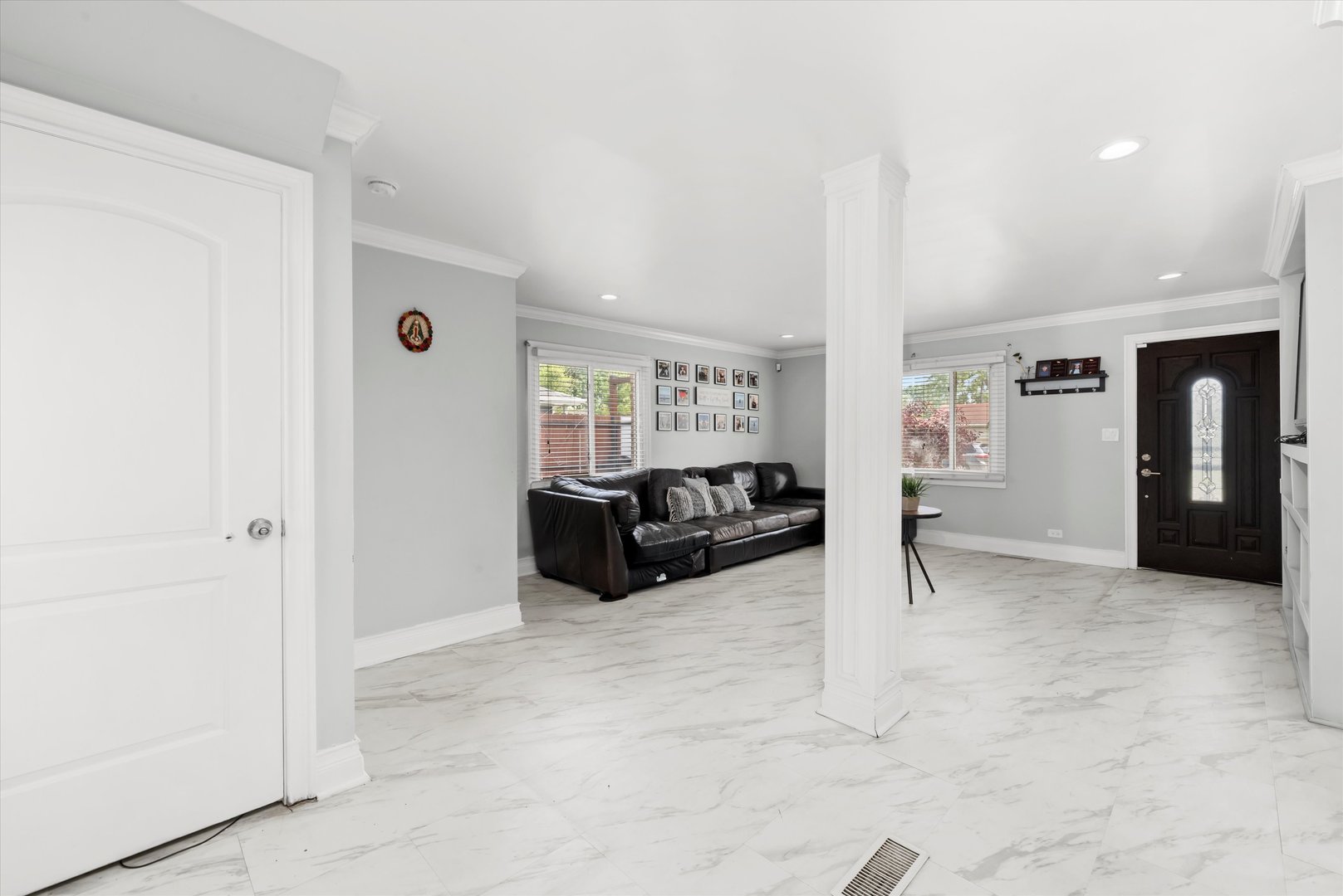 6315 W 83rd Place, Burbank, IL 60459