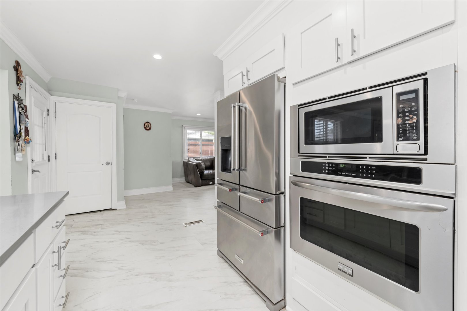 6315 W 83rd Place, Burbank, IL 60459