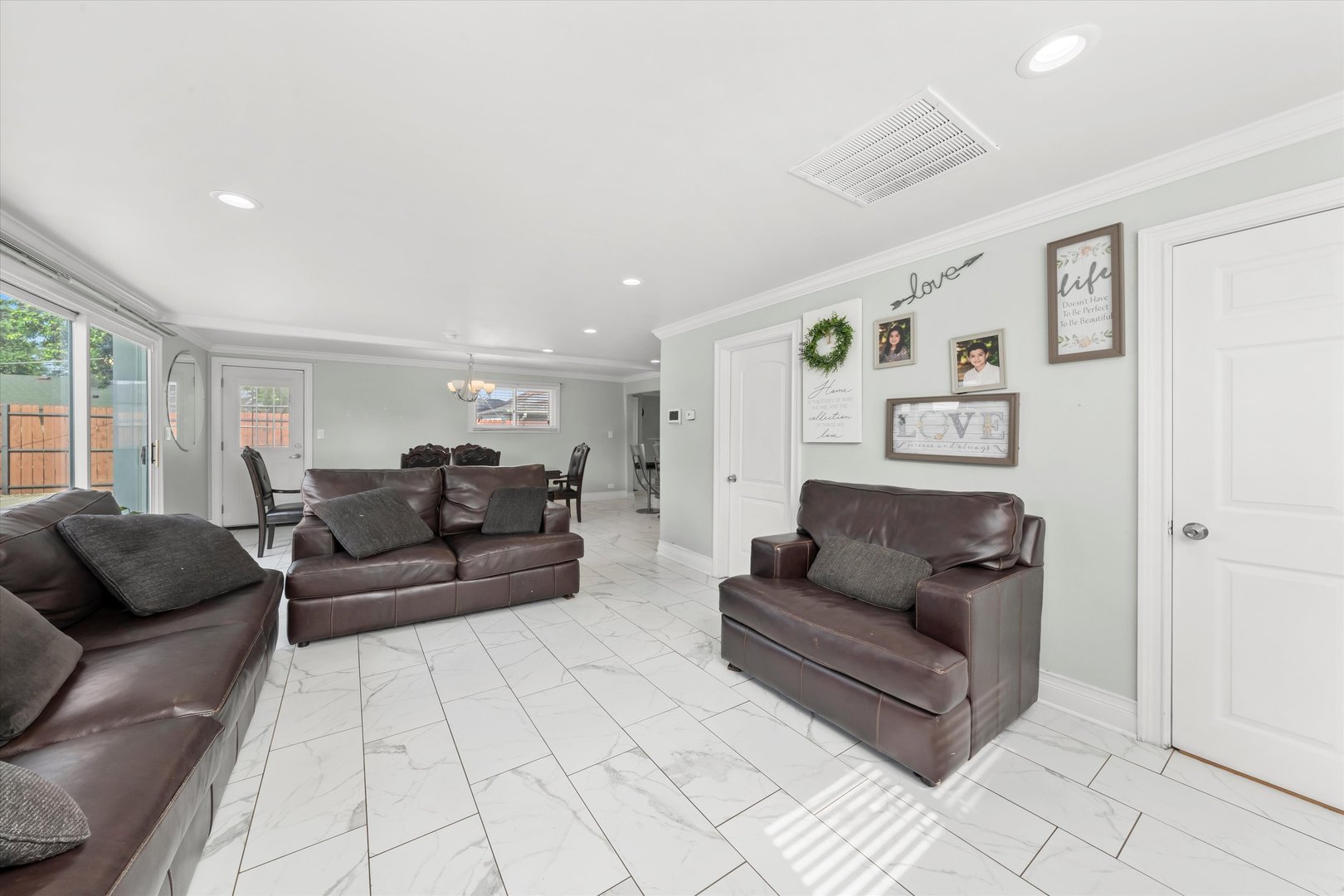 6315 W 83rd Place, Burbank, IL 60459