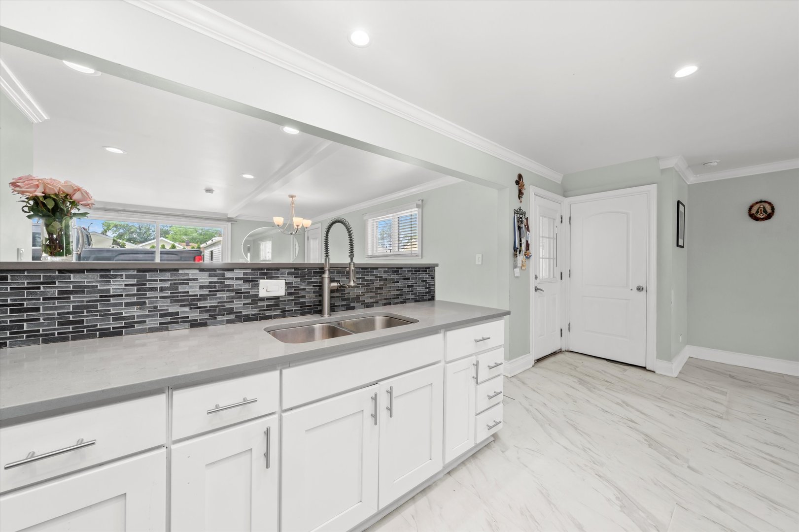 6315 W 83rd Place, Burbank, IL 60459