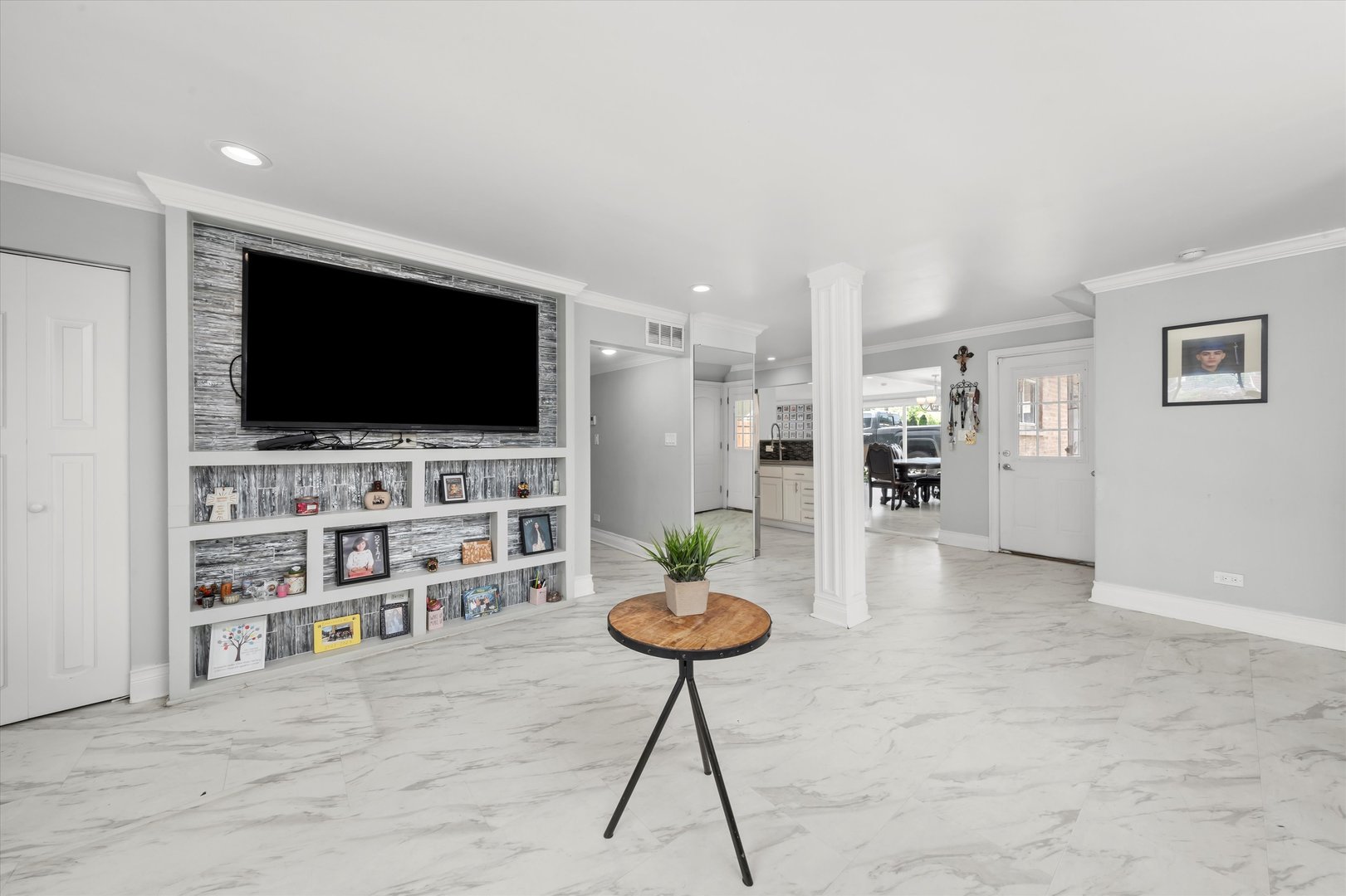 6315 W 83rd Place, Burbank, IL 60459