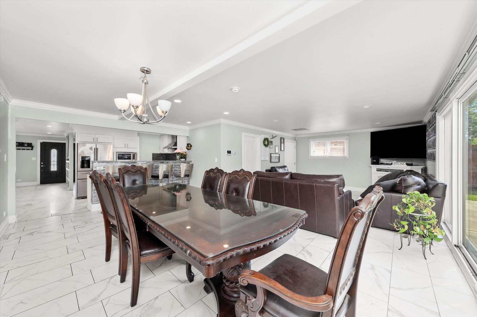 6315 W 83rd Place, Burbank, IL 60459