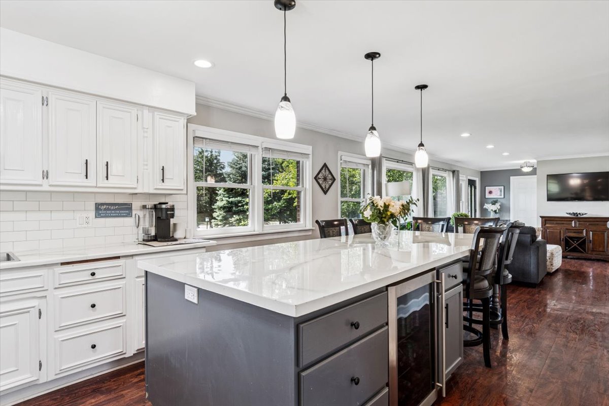 353 E Butterfield Road, Elmhurst, IL 60126