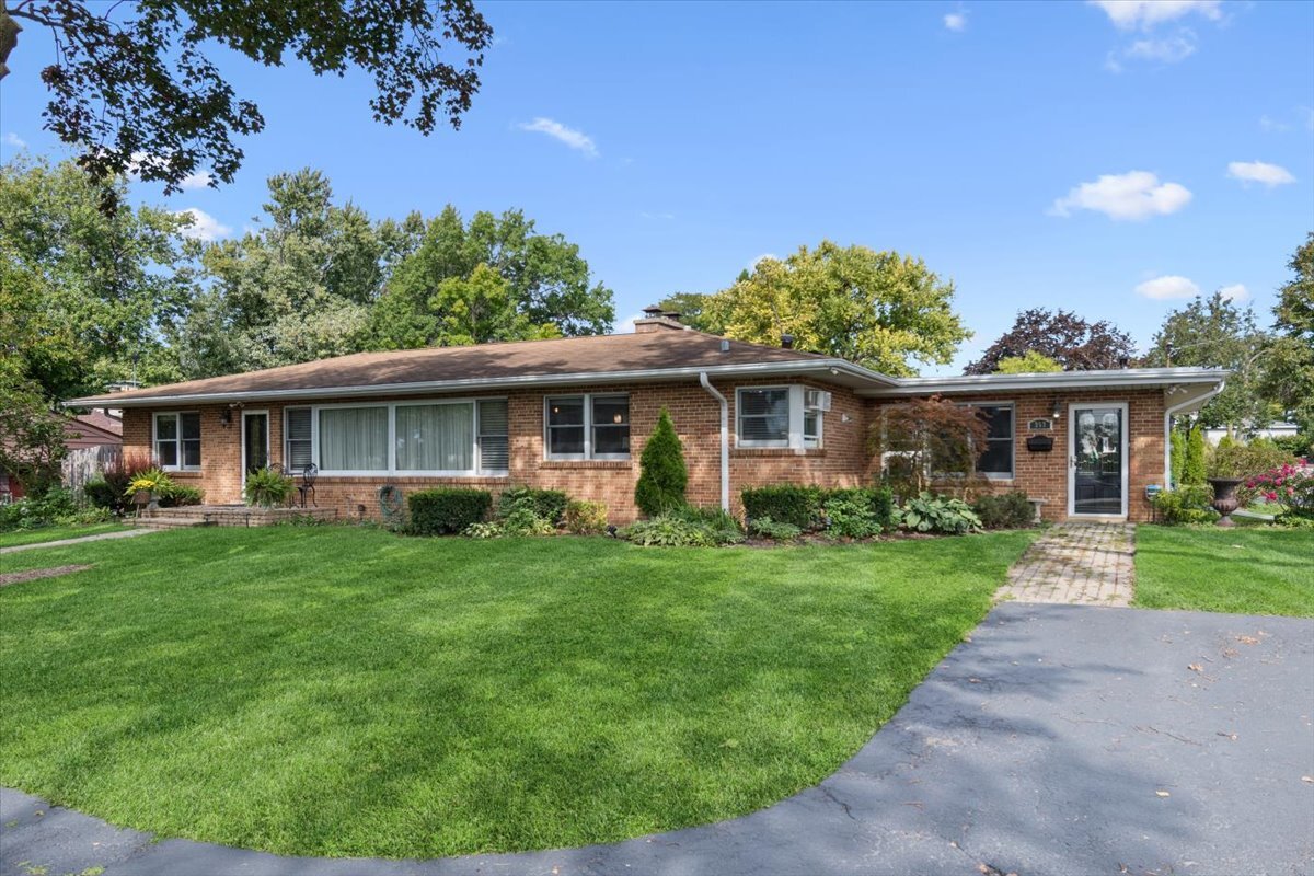 353 E Butterfield Road, Elmhurst, IL 60126