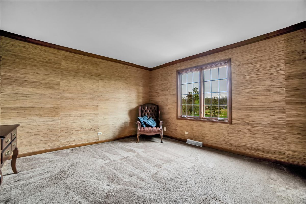 1S221 N Flanders Lane, Winfield, IL 60190