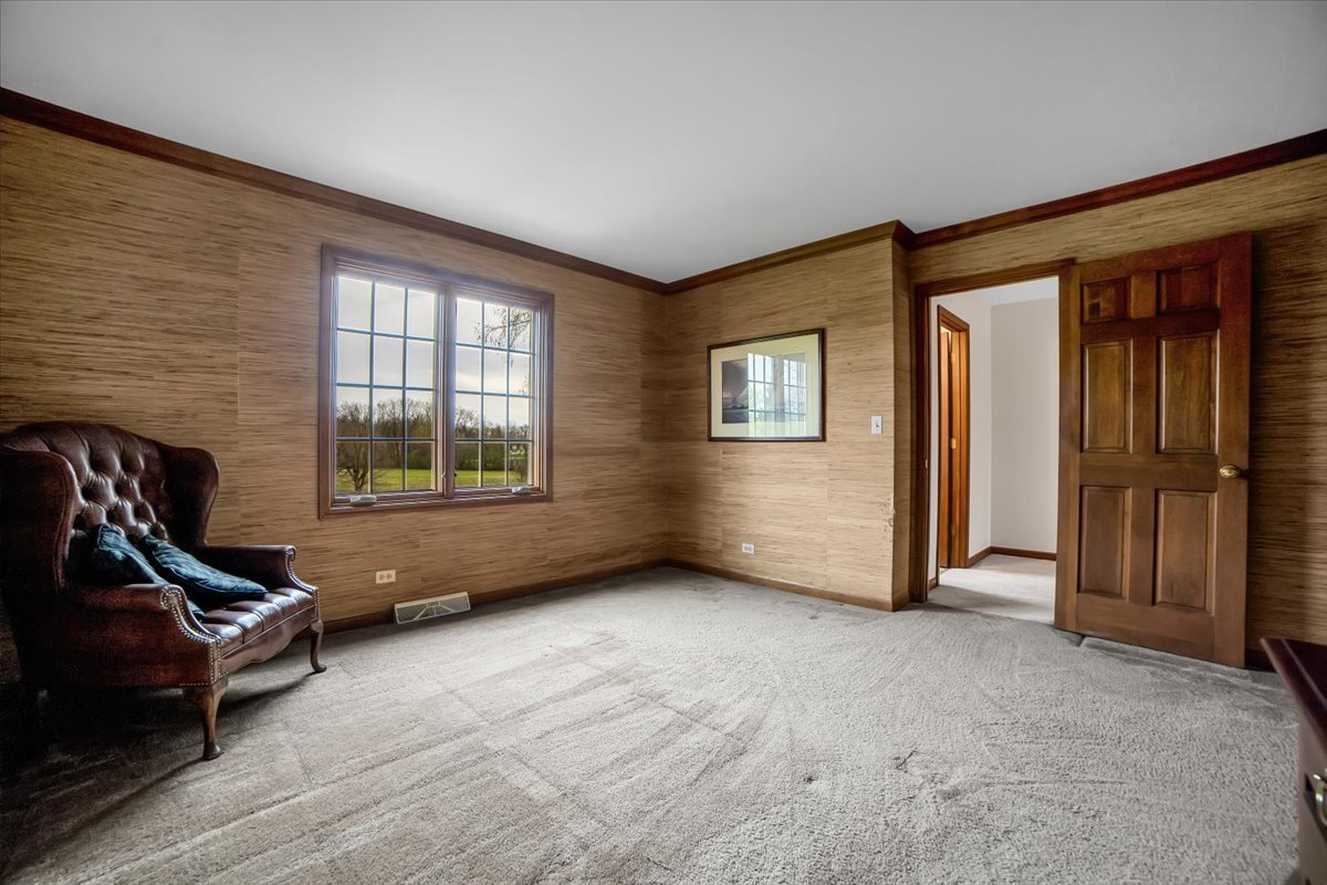 1S221 N Flanders Lane, Winfield, IL 60190