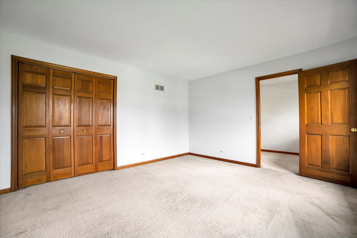 1S221 N Flanders Lane, Winfield, IL 60190