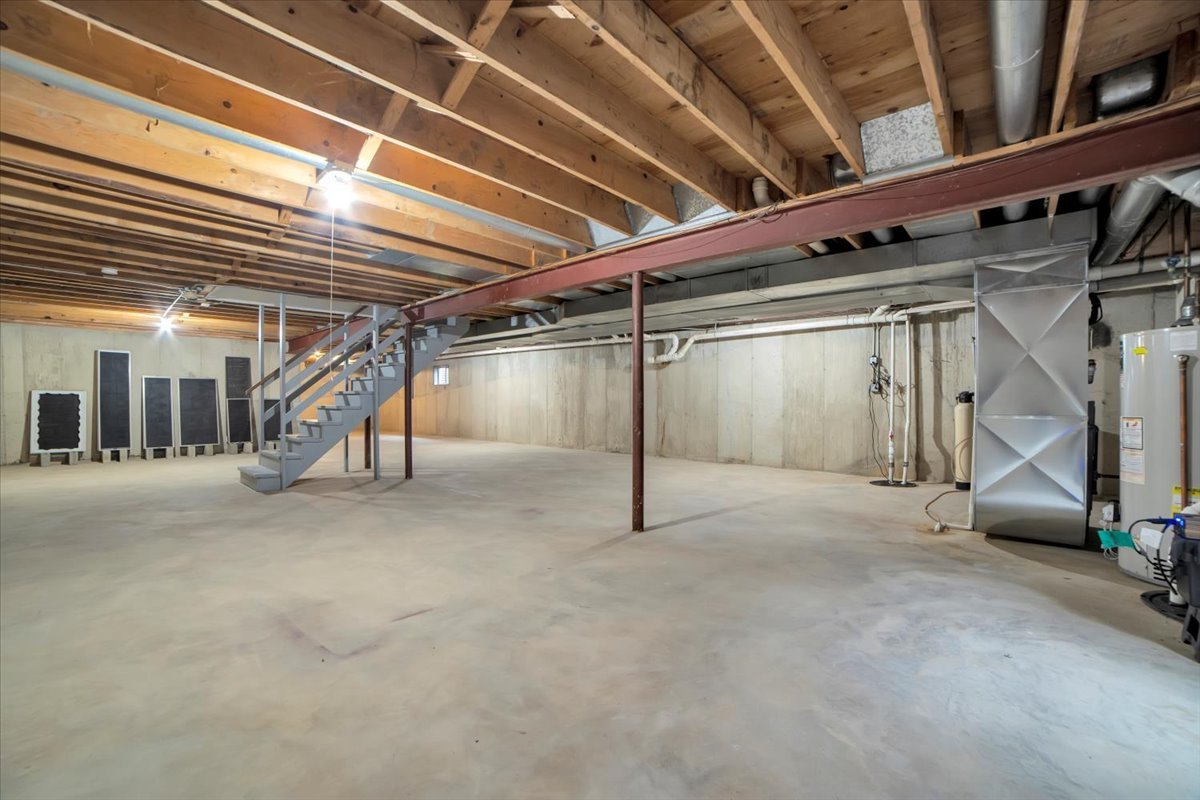 1S221 N Flanders Lane, Winfield, IL 60190