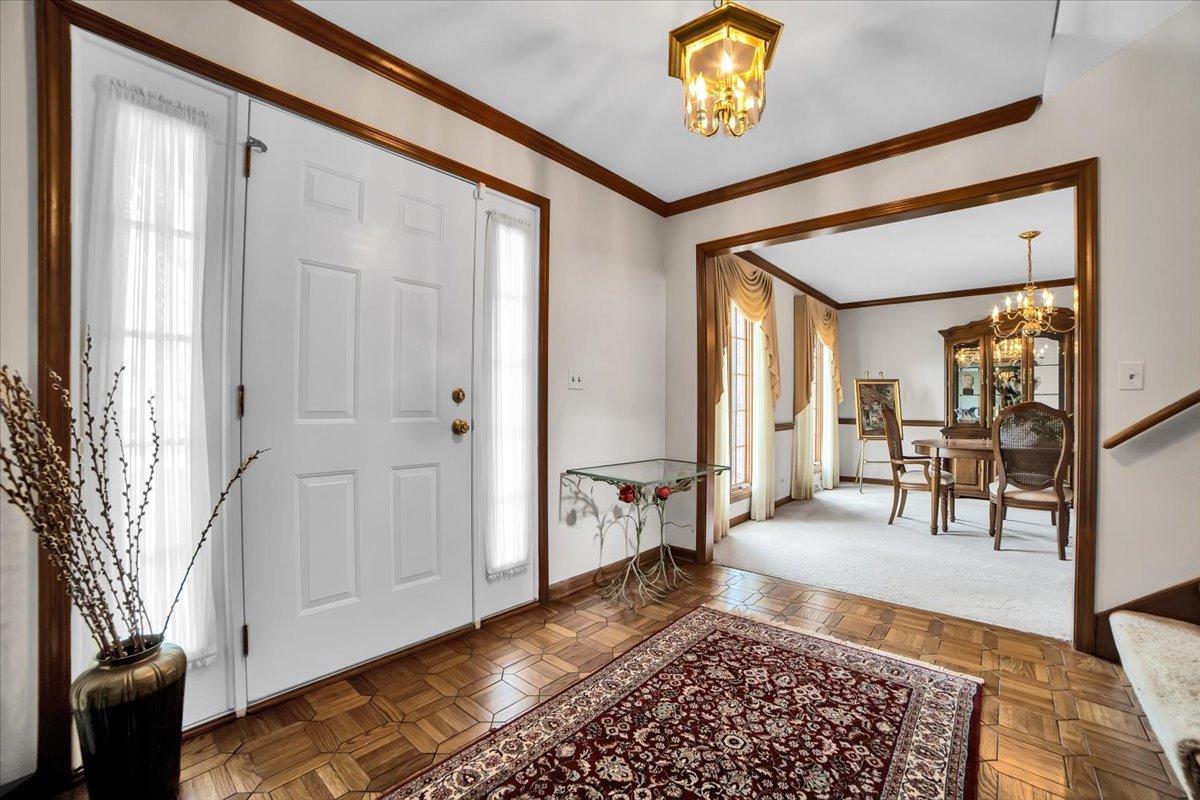 1S221 N Flanders Lane, Winfield, IL 60190