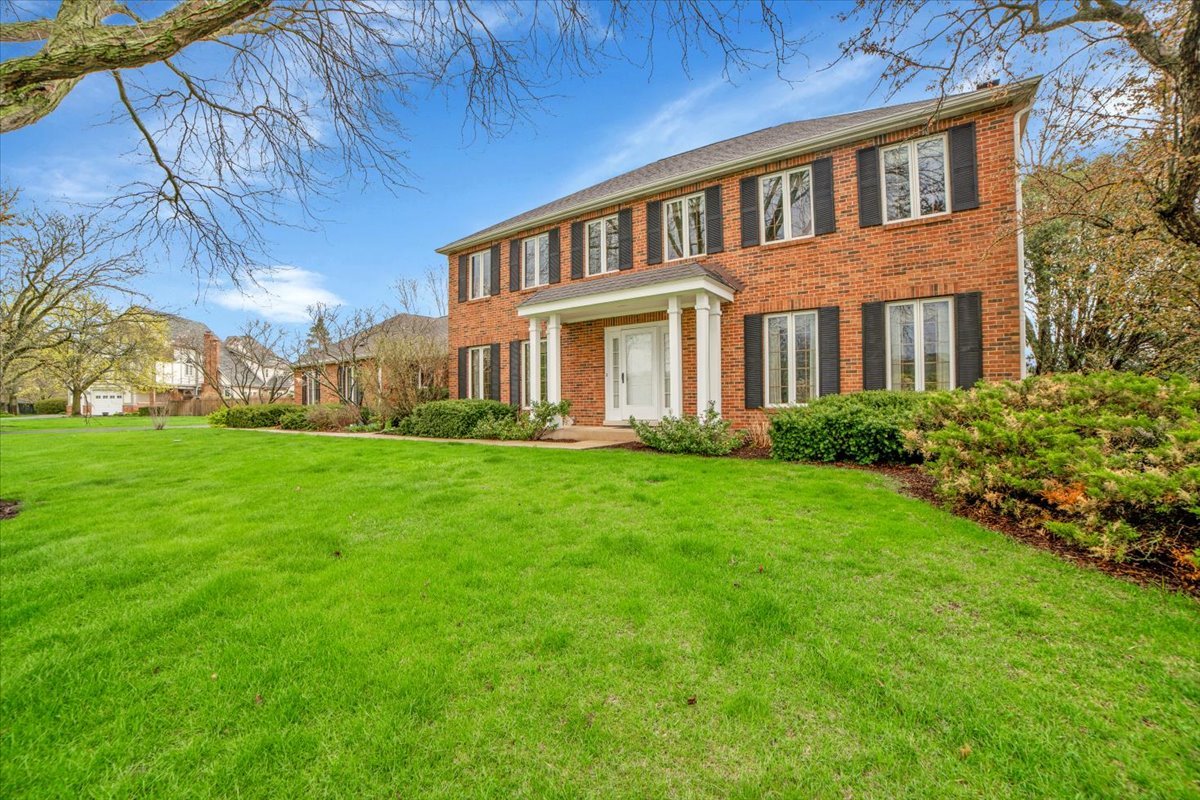 1S221 N Flanders Lane, Winfield, IL 60190