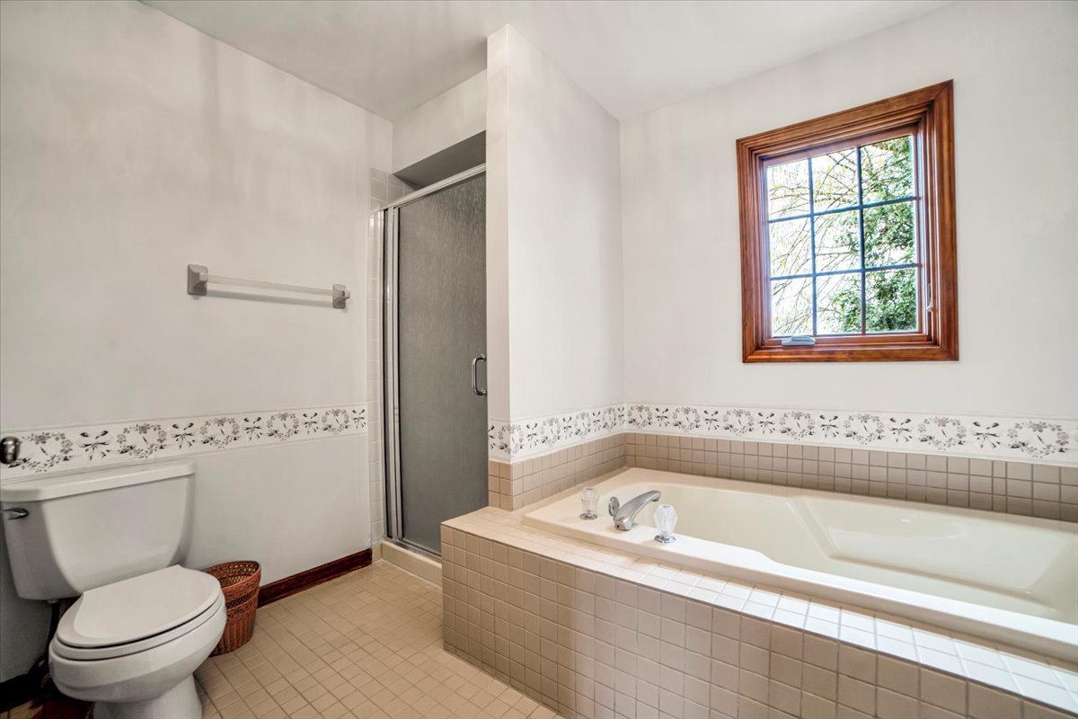 1S221 N Flanders Lane, Winfield, IL 60190