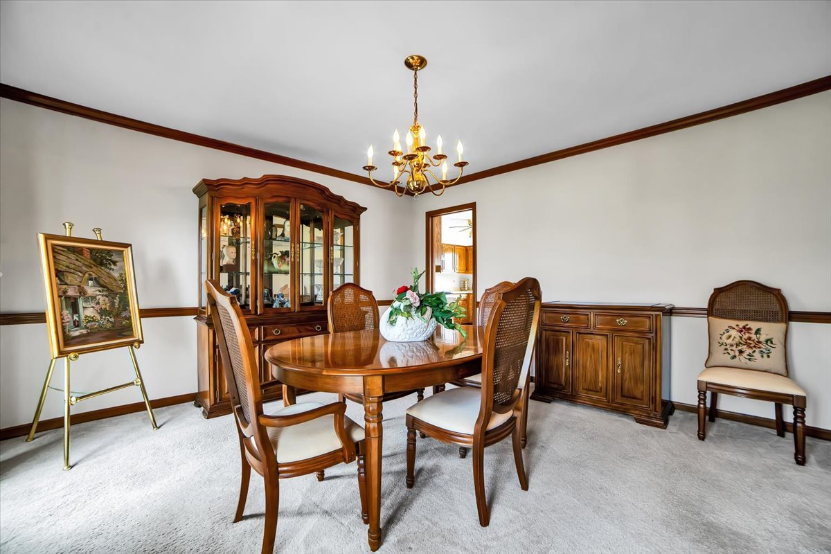 1S221 N Flanders Lane, Winfield, IL 60190