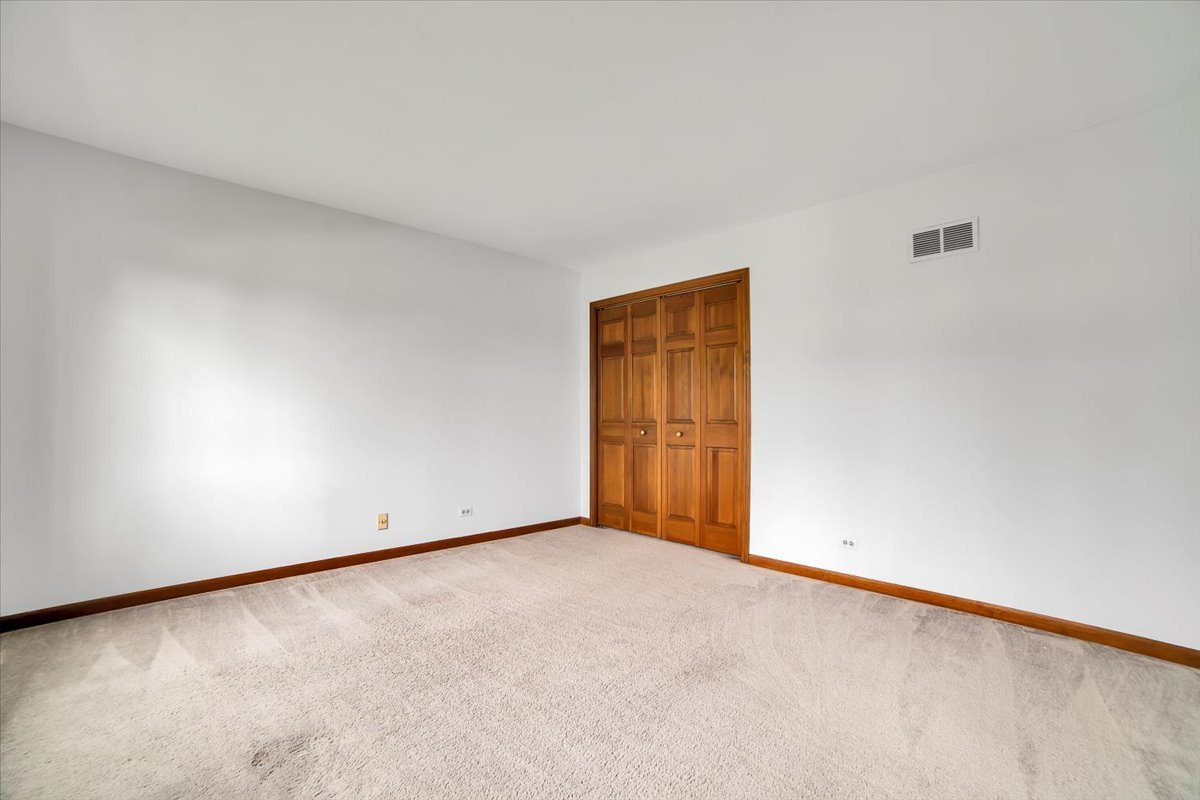 1S221 N Flanders Lane, Winfield, IL 60190