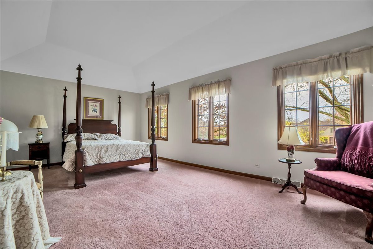 1S221 N Flanders Lane, Winfield, IL 60190