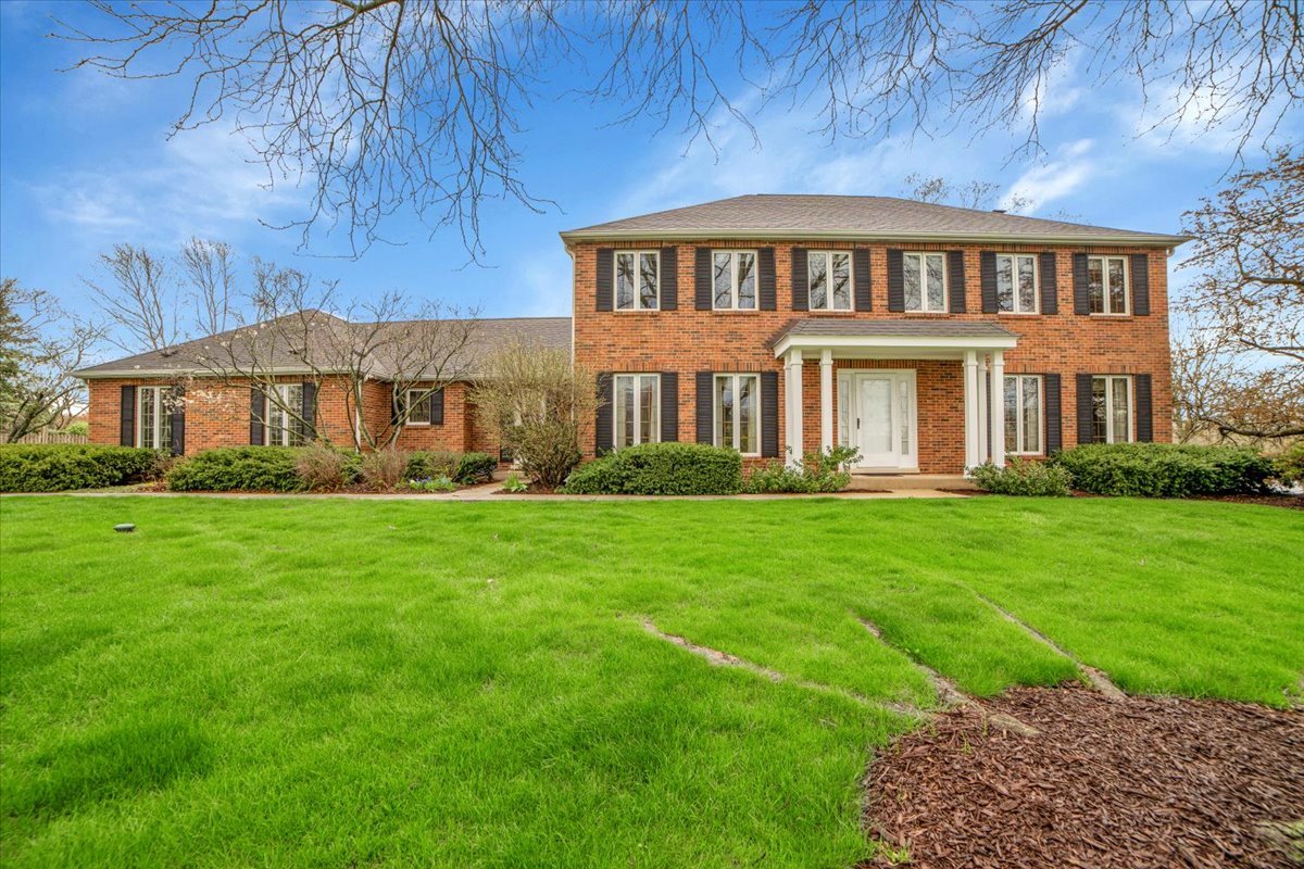 1S221 N Flanders Lane, Winfield, IL 60190