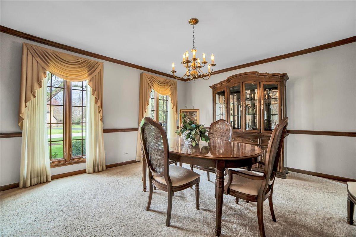 1S221 N Flanders Lane, Winfield, IL 60190