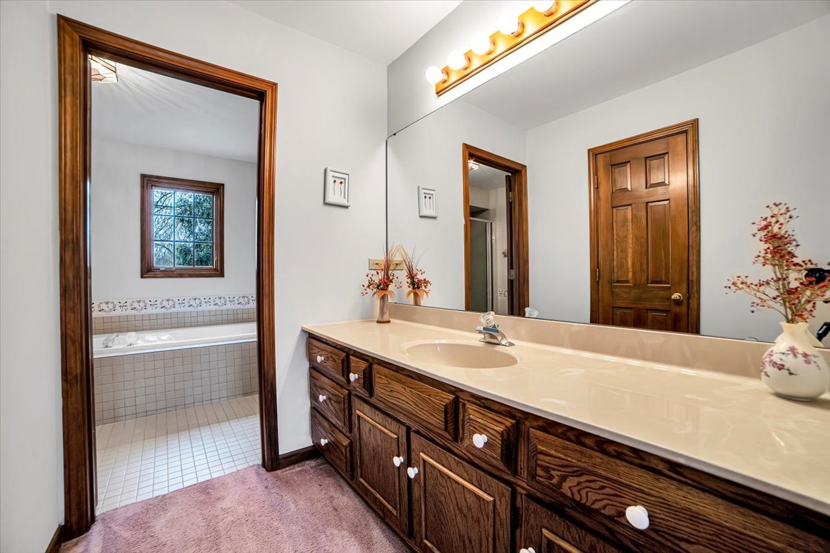 1S221 N Flanders Lane, Winfield, IL 60190