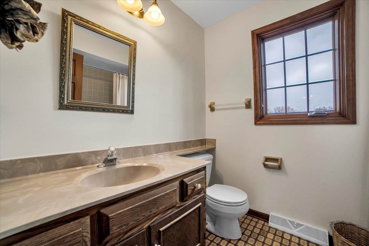 1S221 N Flanders Lane, Winfield, IL 60190