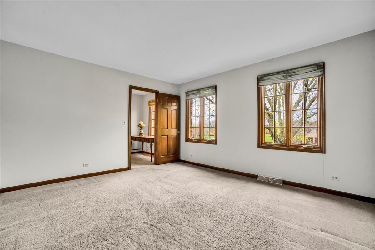 1S221 N Flanders Lane, Winfield, IL 60190