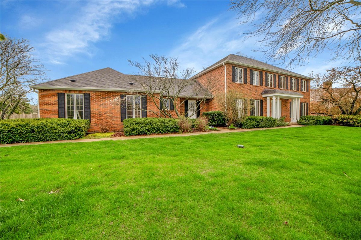 1S221 N Flanders Lane, Winfield, IL 60190