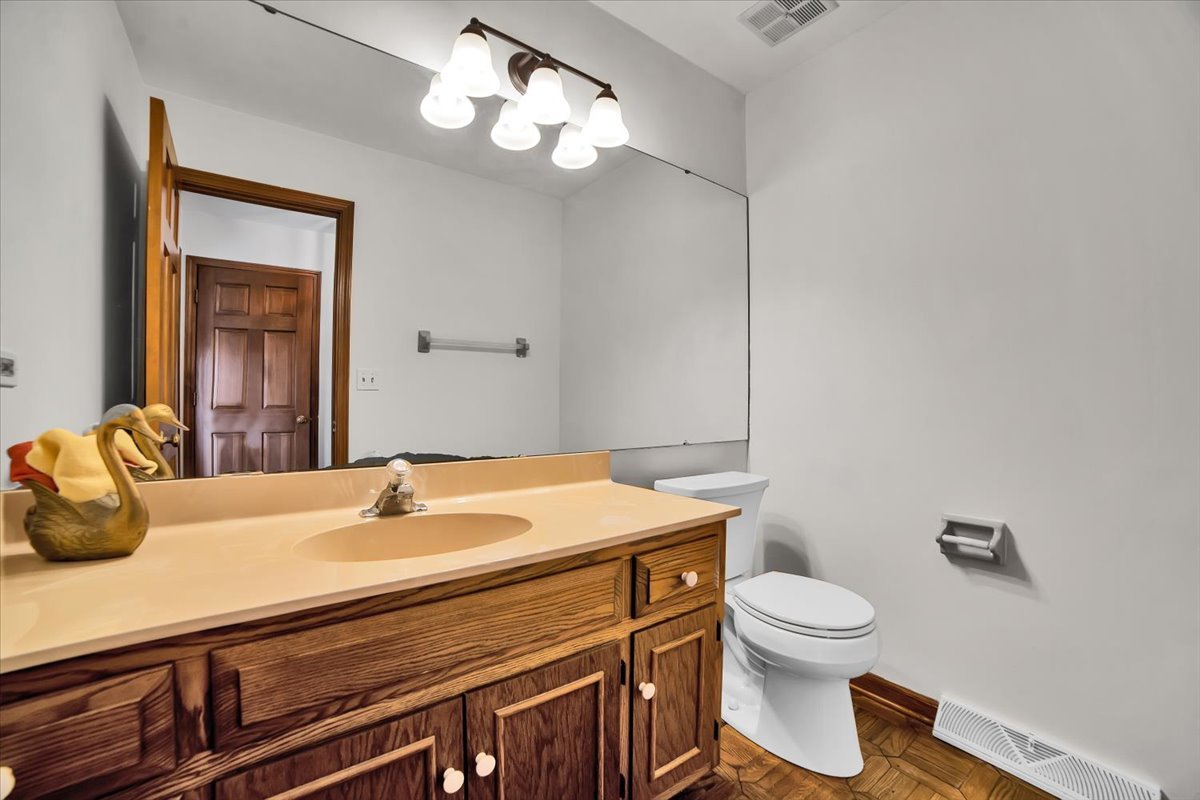 1S221 N Flanders Lane, Winfield, IL 60190