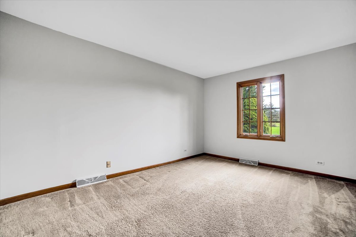 1S221 N Flanders Lane, Winfield, IL 60190