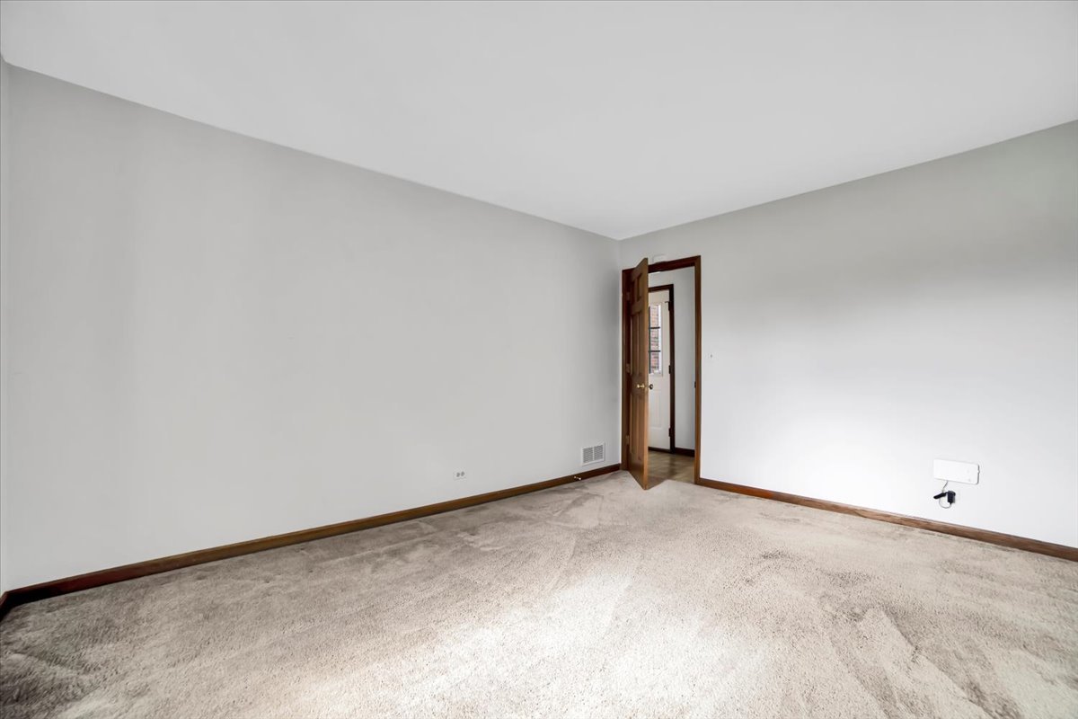 1S221 N Flanders Lane, Winfield, IL 60190