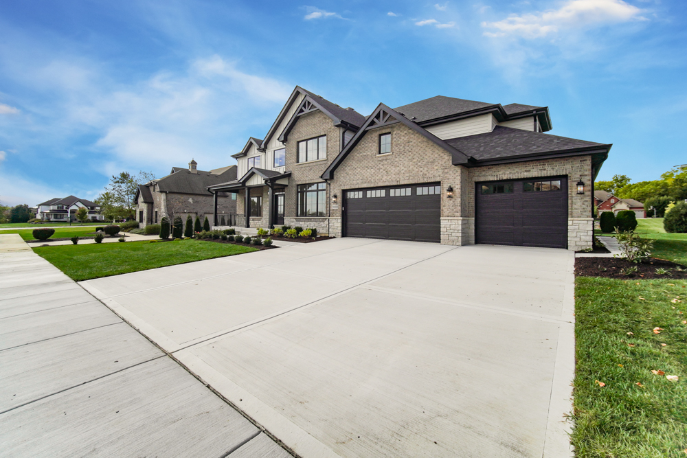 9004 Port Washington Drive, Frankfort, IL 60423