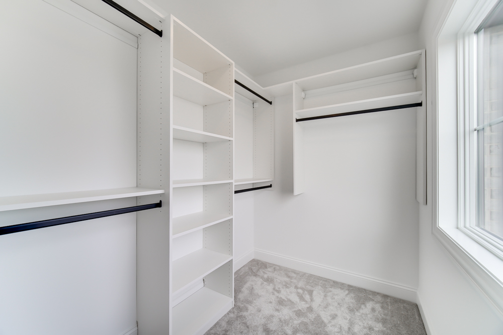 9004 Port Washington Drive, Frankfort, IL 60423