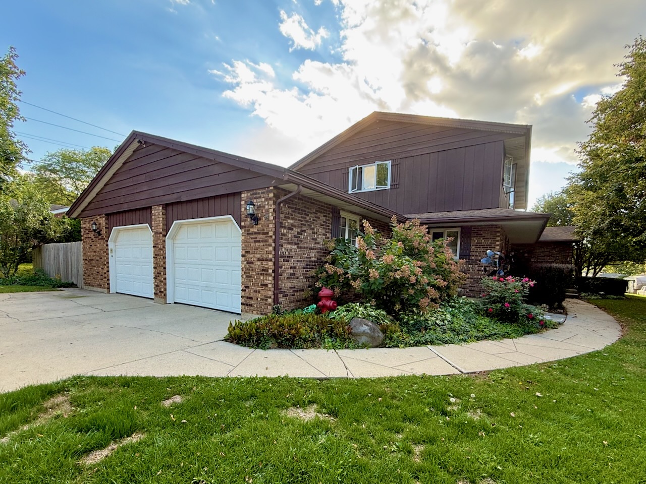 519 OAK Drive, East Dundee, IL 60118