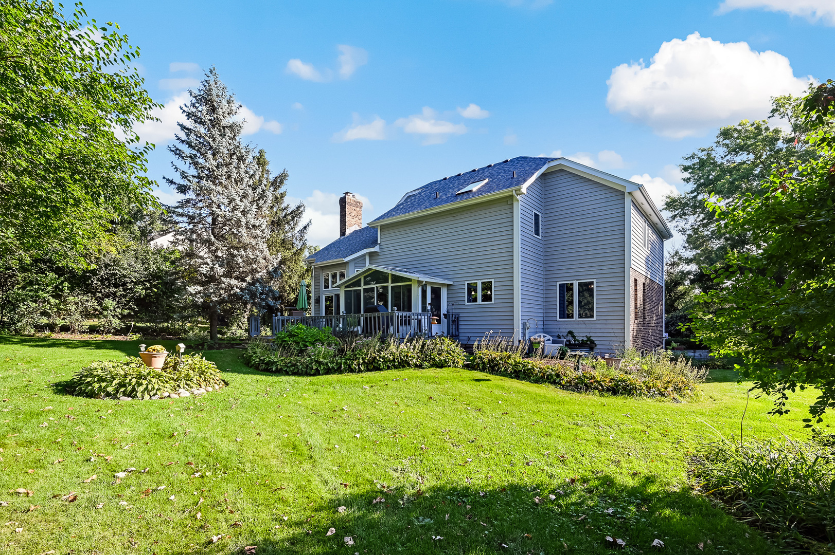 8826 Carlisle Court, Darien, IL 60561