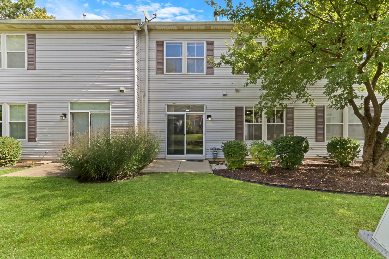 2804 Falling Waters Lane, Lindenhurst, IL 60046