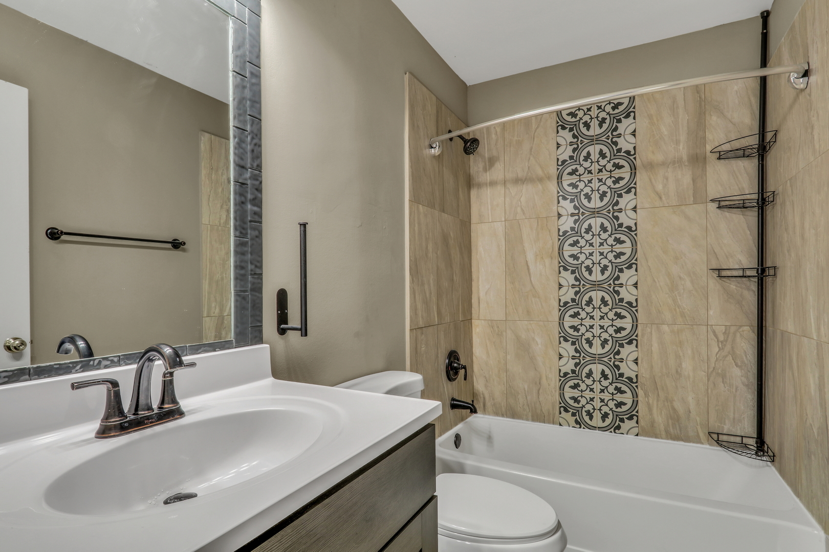 2804 Falling Waters Lane, Lindenhurst, IL 60046