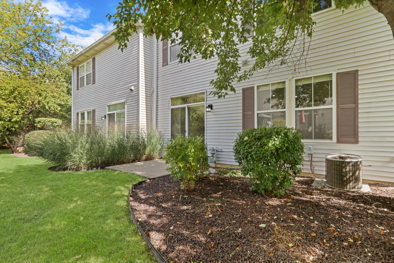 2804 Falling Waters Lane, Lindenhurst, IL 60046
